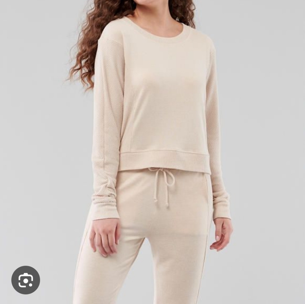 Cream Gilly Hicks Dreamworthy Soft Ribbed Set, Joggers, Sweater, Shorts. Size M - Picture 2 of 11